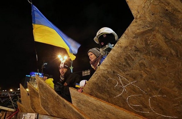 Поредна нощ на протести в Киев