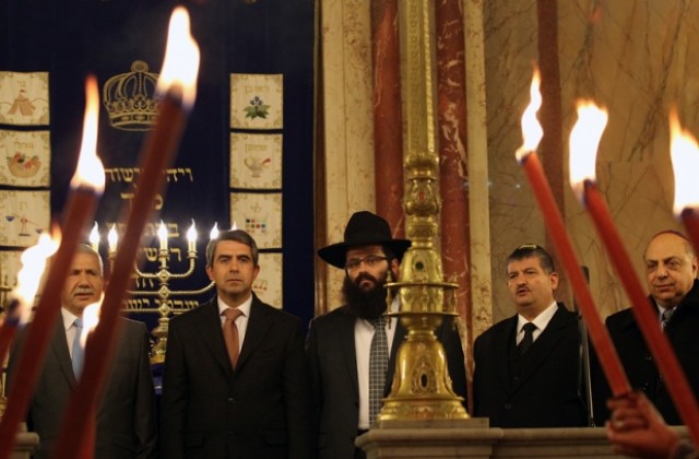 Президентът поздрави евреите за Ханука, прикани българите да си спомнят добродетели