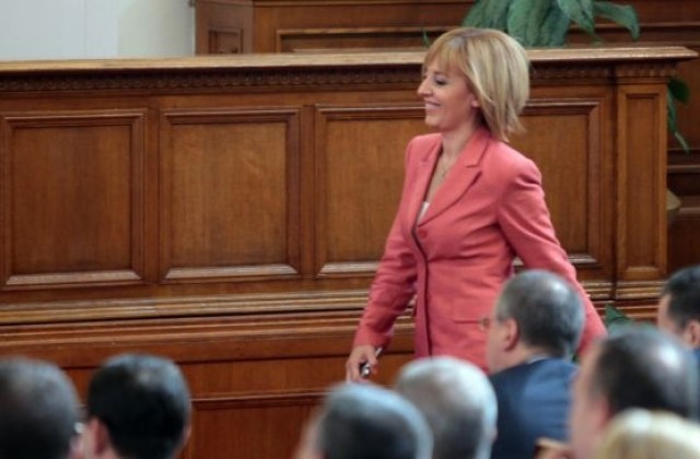 Парламентът гледа искането на ГЕРБ за оставка на Мая Манолова