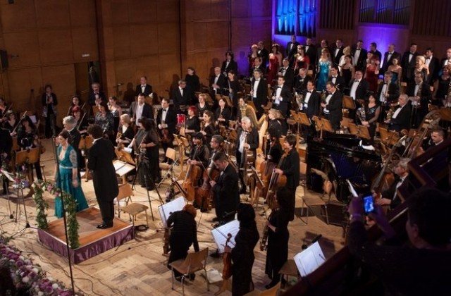 С усещане за Музикферайн премина концертът Ода за света в зала България