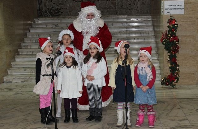 Работилницата на Дядо Коледа отвори врати в Благоевград