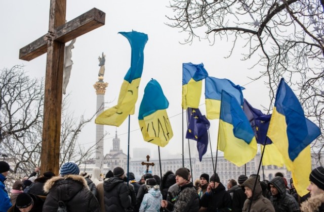 Демонстрантите в Киев забраниха на Янукович да подписва споразумения с Русия