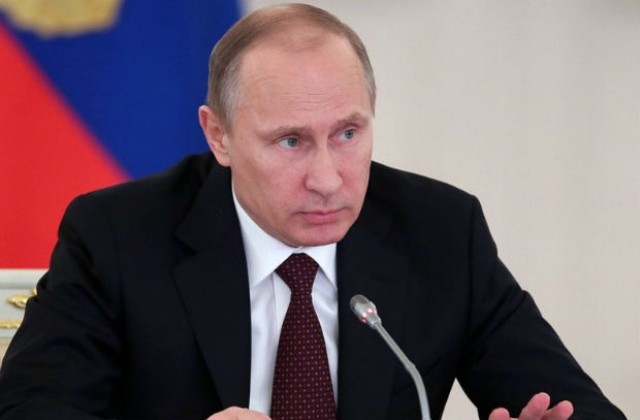Путин помилва врагове в знак на сила