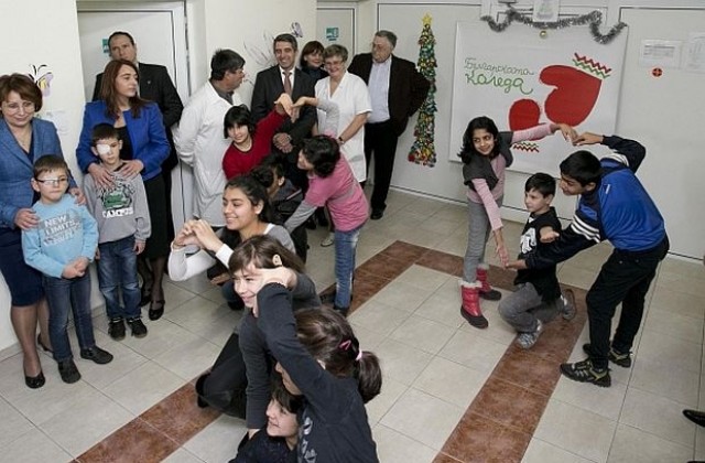 Българската Коледа - нека подарим надежда на деца с увреден слух и зрение с един SMS