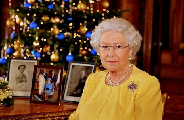 Елизабет II наблегна на радостта от правнука си в коледното си послание
