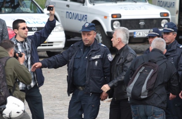 Сидеров влязъл в словесен сблъсък в самолета с културното аташе на Франция