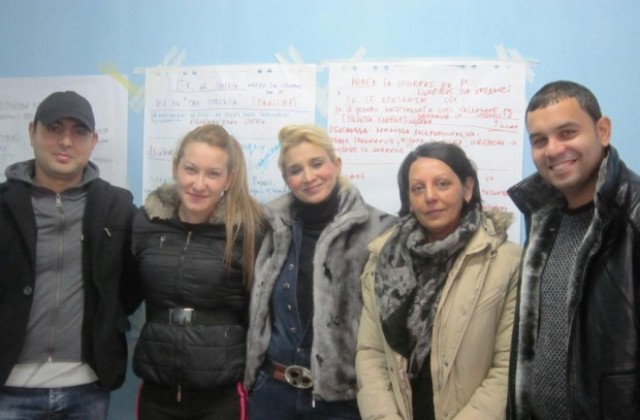Община Кюстендил осигурява транспорт за ромски ученици до 7 училища