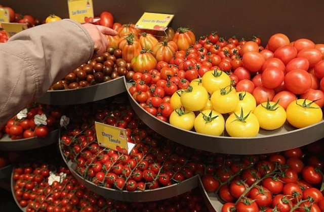 Учени създадоха лилави ГМО домати