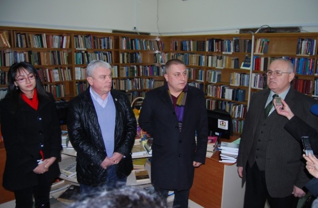 ГЕРБ дари 290 книги на Регионалната библиотека