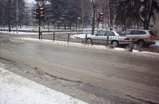 Отворени са всички републикански пътища в Добричко, още чистят общинските