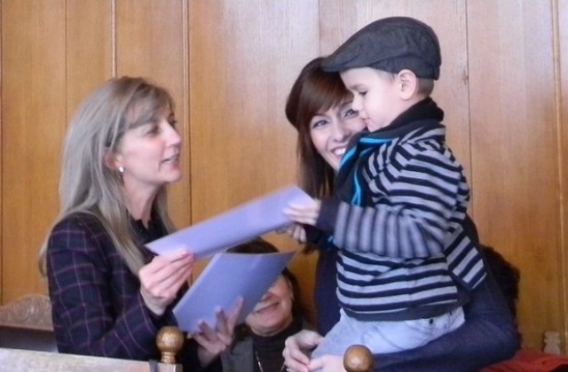 Майки получиха удостоверения от работилница за родители на УНИЦЕФ