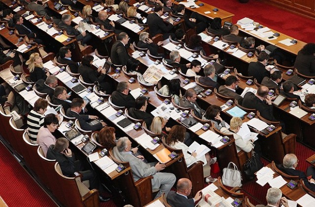 Депутатите ще дебатират по вота на недоверие в понеделник