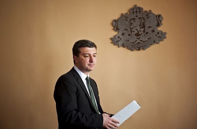 Некоректният бизнес не е в нашия отбор, отсече министър Стойнев