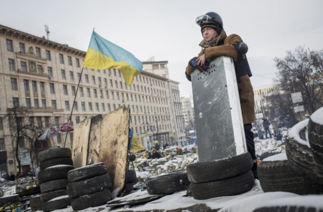 Демонстрантите в Киев демонтират барикадите на улица „Грушевски”