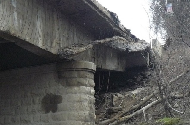 Предприемат спешен ремонт на моста на пътя Плевен-София край Ясен