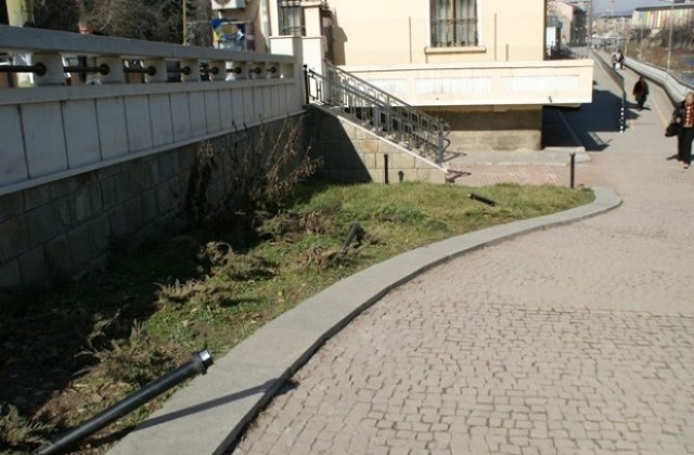 Вандали трошат обществена собственост в Габрово
