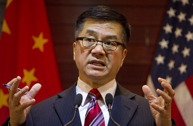 US посланикът в Китай ознаменува края на мисията си с 60 лицеви опори