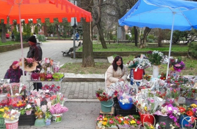Търговците на цветя в областта-коректни на 8-ми март