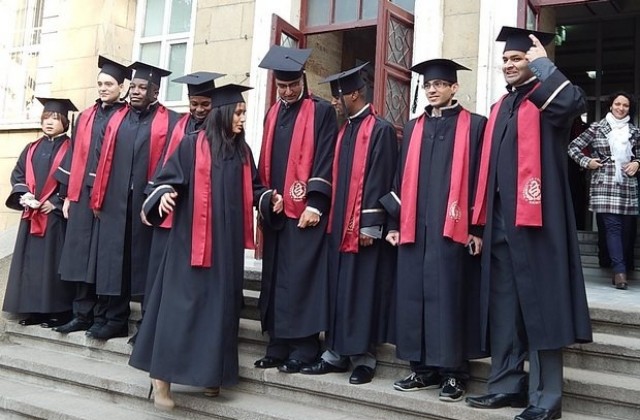 С петима чуждестранни лекари-отличници завършва Випуск 2014 в МУ-Плевен