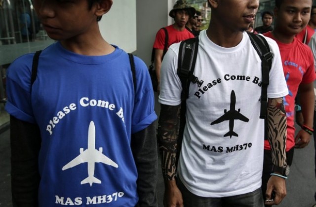 Индия спира търсенето на малайзийския самолет