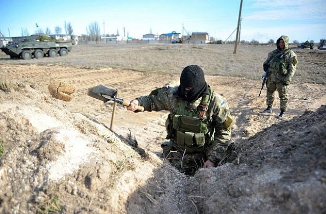 Украинските военни в Крим получиха разрешение да използват оръжие