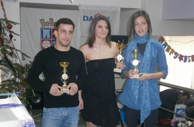 Изгониха съдия от ЕП по борба, лишил Спортист №1 на Кюстендил за 2011 г. Евелина Николова от медал