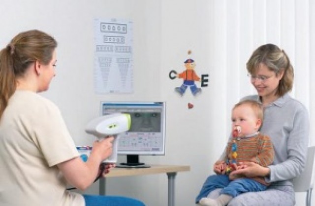 Даряват апаратура за бебета в очна клиника