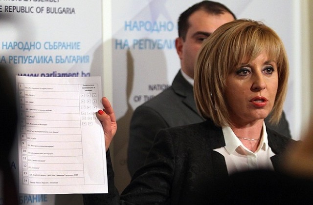 Манолова: Сега ще стане ясно как някои партии събират подписи