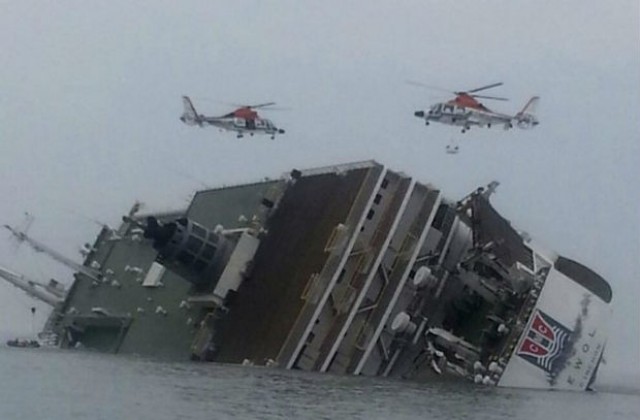 Ферибот претърпя корабокрушение край Южна Корея