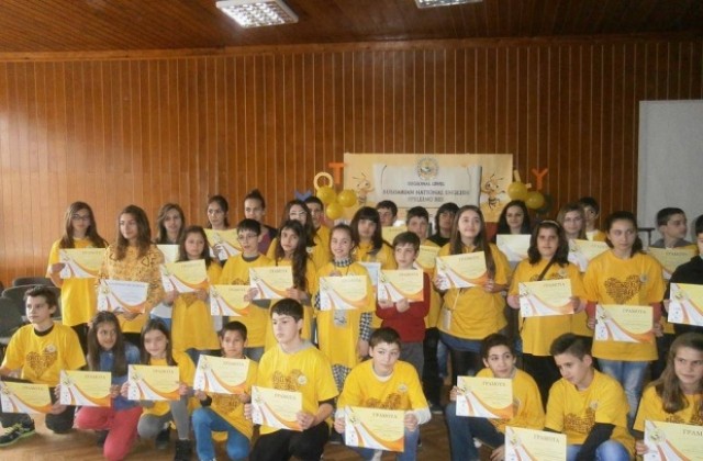 Момичета от Павликени спечелиха регионалния кръг на състезание по правопис на английски език Spelling Bee