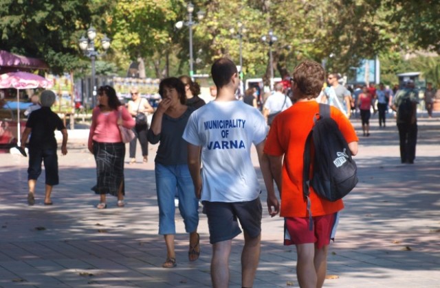 Варна остава трети по население български град
