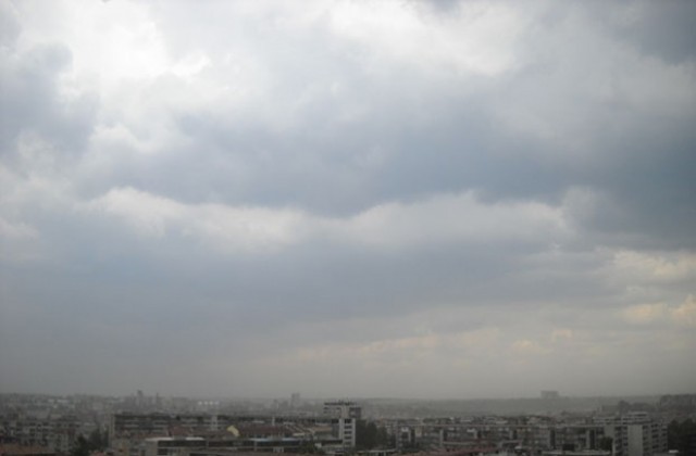 Облаци и дъжд на 18 април