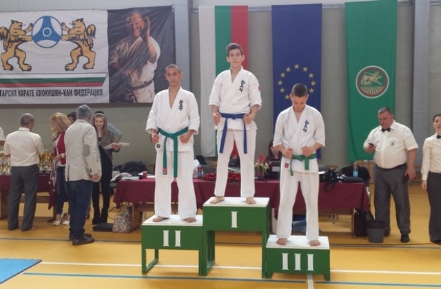 Диан Първанов от СКК „Киокушин спечели първо място в републикански турнир