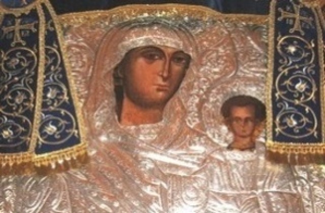 Изнесоха Чудотворната икона от Бачковския манастир