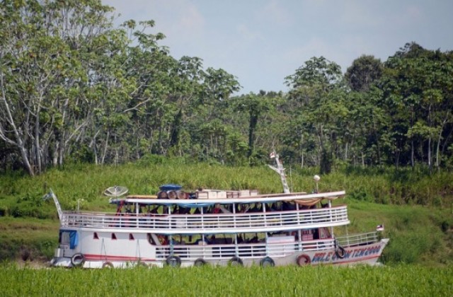 Кораб с туристи потъна в Амазонка
