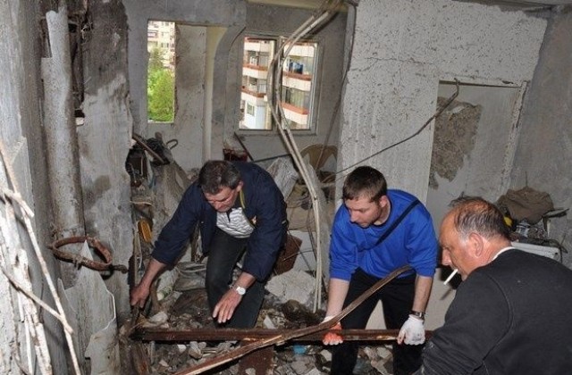 Гръмнал бойлер разруши апартамент в Димитровград (СНИМКИ и ВИДЕО)