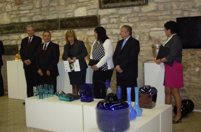 Над 100 експоната в изложбата  Чешко стъкло в Двореца”