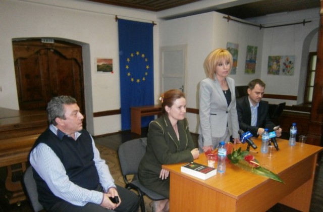 Кандидатът за евродепутат Достена Лаверн се срещна с културни дейци в Кюстендил
