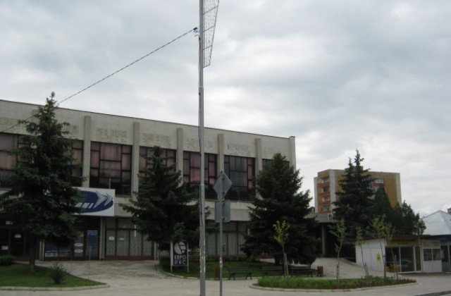 Новата спортна зала в Дупница трябва да е готова до 16 месеца