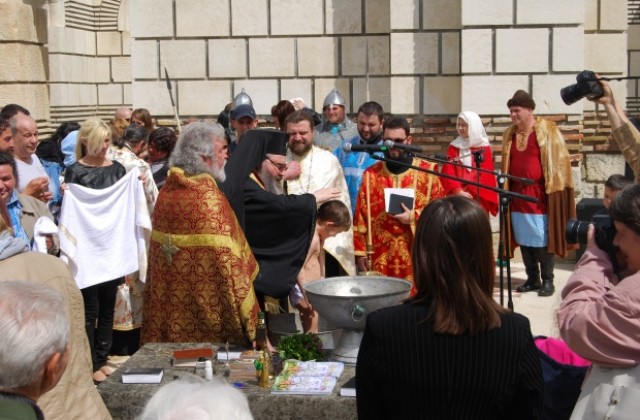 Митрополит Йоан кръсти 14 деца, по повод честванията на 1 150 години от покръстването на българите