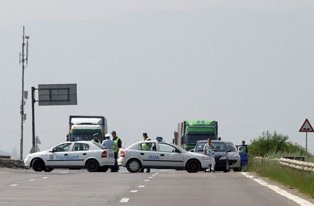 Цистерна с газ се обърна на пътя Берковица-Вършец, шофьорът почина