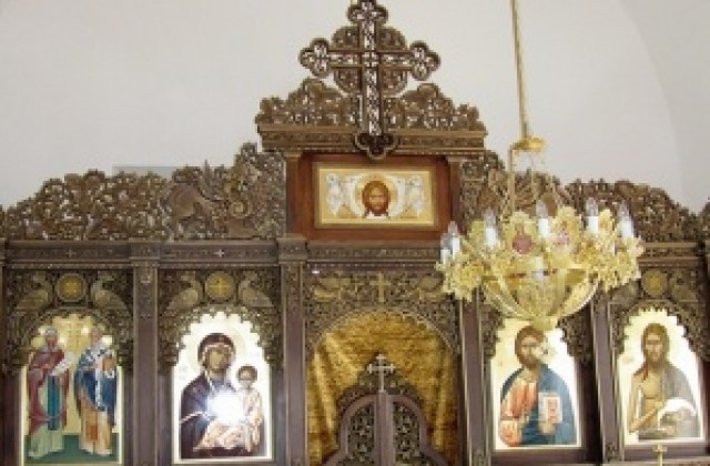 Нов храм освещават за деня на Св.св. Кирил и Методий в село Опанец
