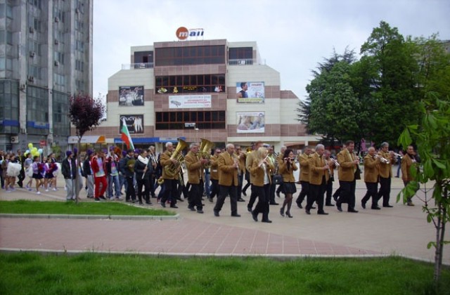 Добрич отбеляза 9 май с празник на площада