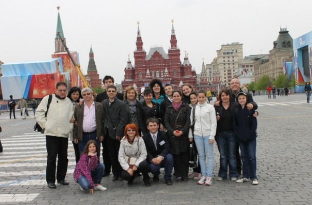 Първо място в Москва за трима деветокласници от ГПЧЕ