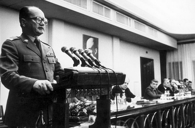 Почина бившият полски комунистически лидер Войчех Ярузелски