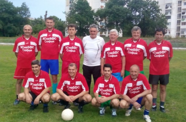 Футболните съдии от Кюстендил закриха сезона с мач и купон
