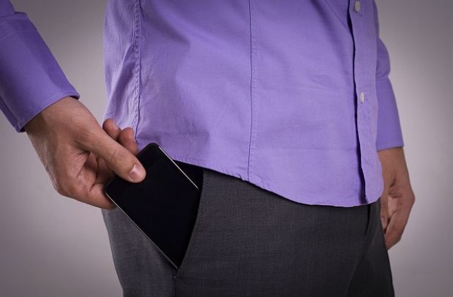 Мъже, не носете мобилния си телефон в джоба на панталоните