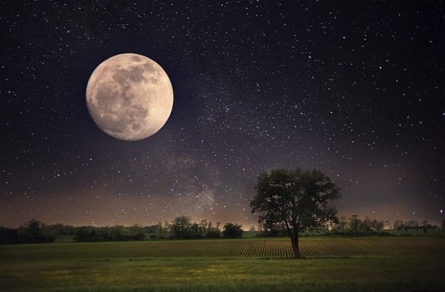 Пълна медена луна съвпадна с петък 13-и за пръв път от 100 години