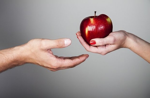 Защо точно ябълката е забранения плод и има ли нещо общо с iPhone-а?
