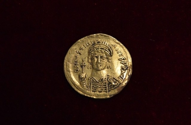 Откриха уникална златна монета от VI в. при разкопките в крепостта „Туида“